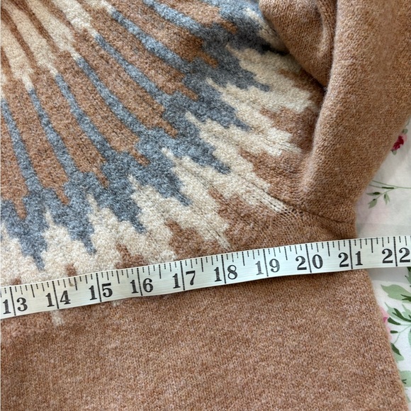 J. CREW Sz Large Fair Isle Mock Neck Sweater Supersoft Yarn Wool Camel Blue EUC - Picture 8 of 11